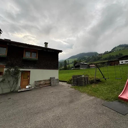 Freundliche 2-zimmer-erdgeschosswohnung Mit Garten In Seeberg