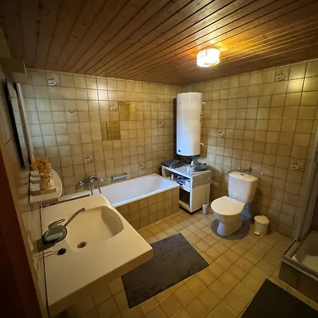 Freundliche 2-zimmer-erdgeschosswohnung Mit Garten In Seeberg Διαμέρισμα *